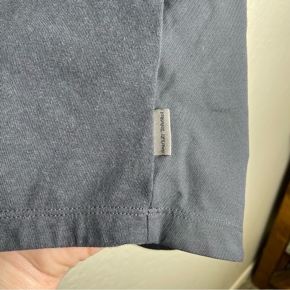 Pearl Izumi Woman’s M Scape Top Black Tee Bioviz Lower Rear Hem Angled Shoulder - Picture 3 of 8